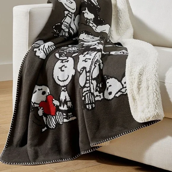 Peanuts Love Reversible Jacquard Throw Valentines Blanket - Picture 2 of 5